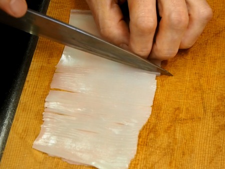 ヤリイカのさばき方と刺身の切り方 ゲソの処理 ゲソの湯引き 簡単辛子酢みその作り方動画 魚料理と簡単レシピ