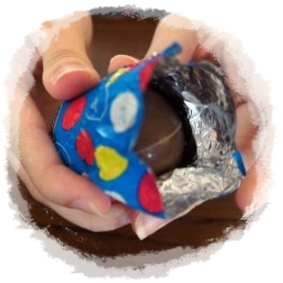 チョコエッグディズニーキャラクター８ 6個目と７個目ときれいに割る方法 わすれんぼにっき