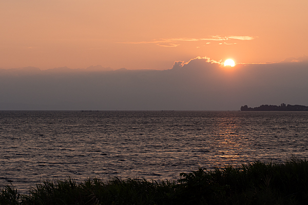 琵琶湖に沈む夕陽