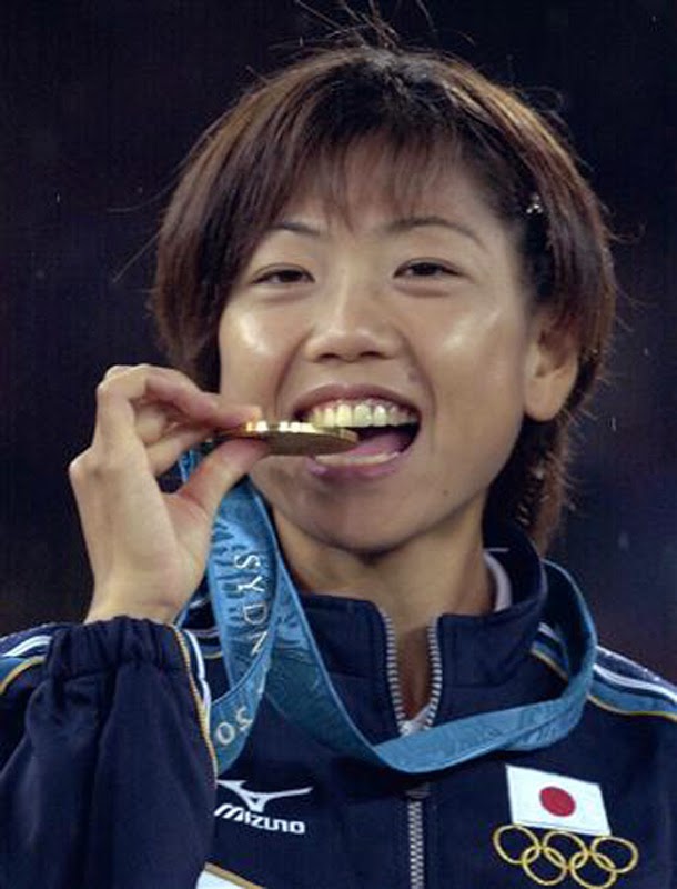 金メダルを噛む 高橋尚子 2000年 シドニー